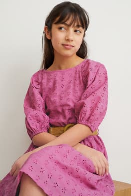 Vestido con cinturón