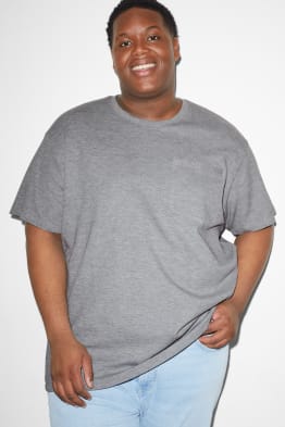 Tricou