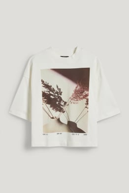 Tricou