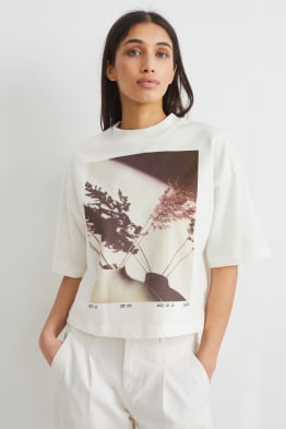 Tricou