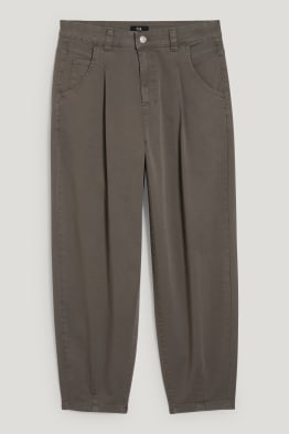 Chinos - mid-rise waist - tapered fit