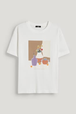 Tricou