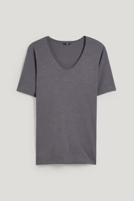 Tricou