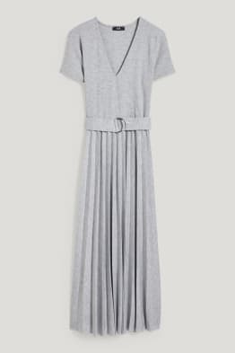 Robe fit & flare avec une ceinture - plissée