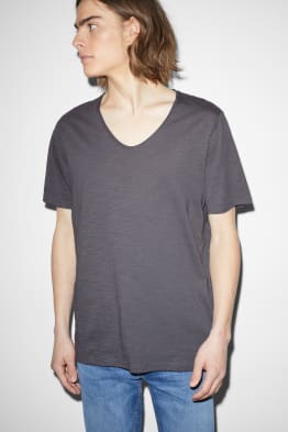 Tricou