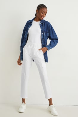 Cargo trousers - mid-rise waist - tapered fit