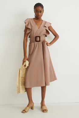 Robe fit & flare avec une ceinture
