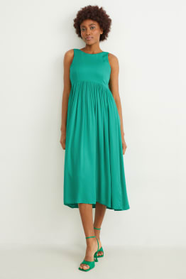 Vestido básico fit & flare