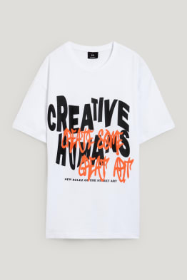 Tricou