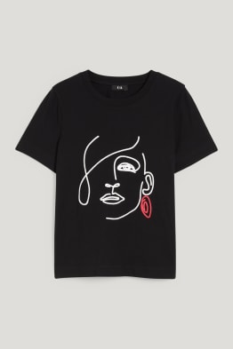Tricou