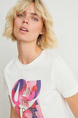Tricou
