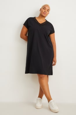 Robe avec col en V