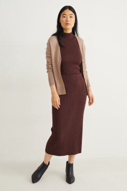 Basic knitted skirt