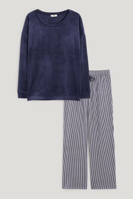 Winterpyjama aus Velours