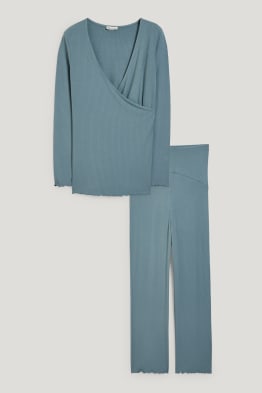 Nursing pyjamas