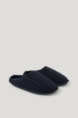 Gebreide pantoffels - kabelpatroon