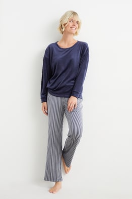 Winterpyjama aus Velours