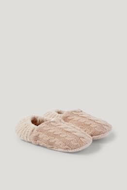 Pantofole in maglia - motivo a treccia