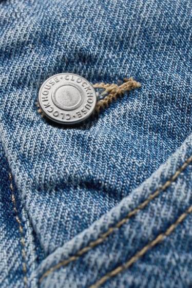 Femmes grandes tailles - CLOCKHOUSE - salopette en jean - jean bleu clair