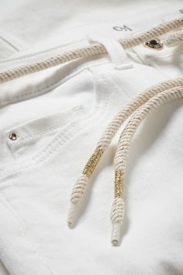 Mujer - Vaqueros piratas con cinturón - mid waist - blanco