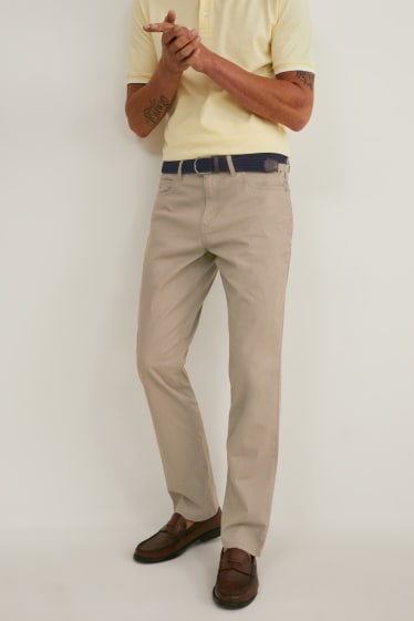 Hombre - Pantalón con cinturón - regular fit - LYCRA® - marrón claro