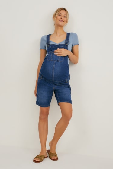 Damen - Umstandsjeans - Latzshorts - jeans-hellblau