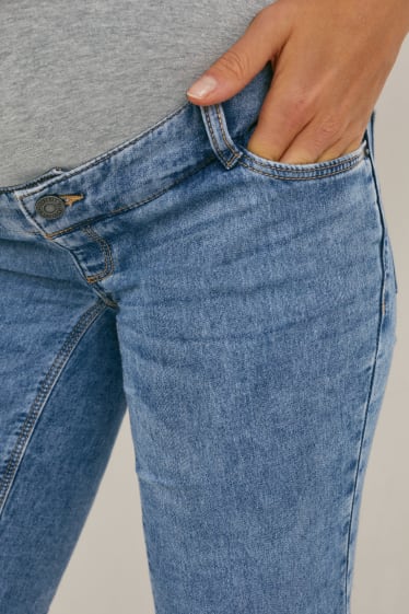 Damen - Umstandsjeans - Jeans-Bermudas - jeans-hellblau