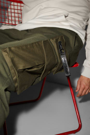 Clockhouse homme - CLOCKHOUSE - pantalon de jogging cargo - vert foncé