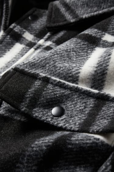 Exclu web - CLOCKHOUSE - veste-chemise avec capuche - à carreaux - noir / blanc