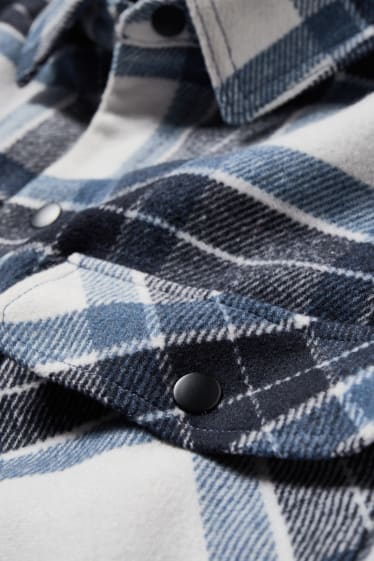 Exclu web - CLOCKHOUSE - veste-chemise en flanelle - coupe relax - col kent - à carreaux - bleu foncé / blanc