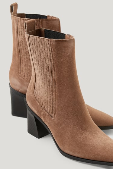 Femmes - Bottines Chelsea en similivelours - marron clair