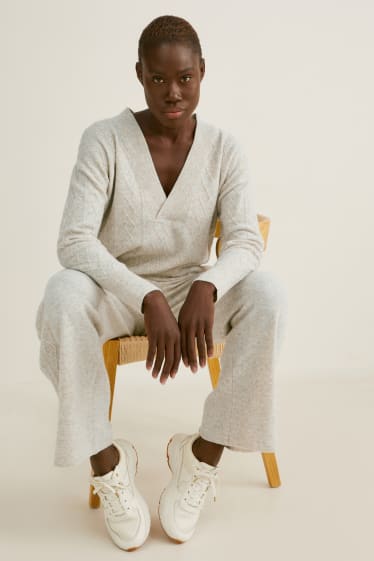 Femmes - Pull - motif tressé - beige chiné
