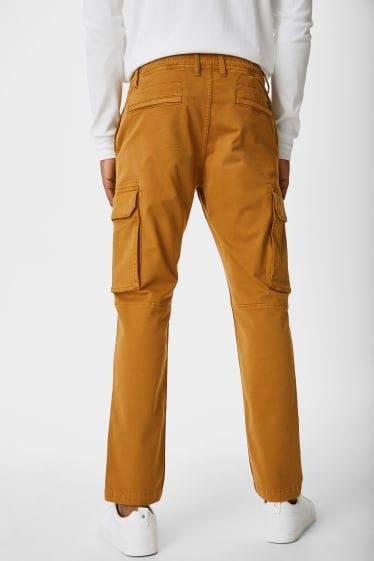 Hommes - Pantalon cargo - tapered fit - jaune moutarde
