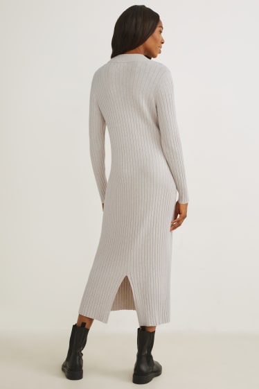 Femmes - Robe de maille - gris perle