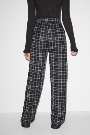 Exclusiv online - CLOCKHOUSE - pantaloni de stofă - talie medie - palazzo - în carouri - negru / alb