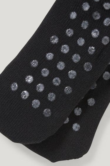Men - Non-slip socks - LYCRA® - cable knit pattern - black