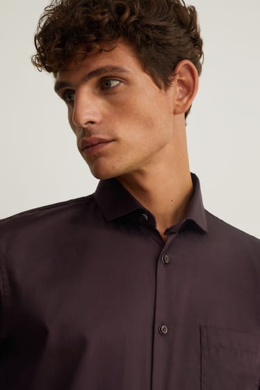 Herren - Businesshemd - Regular Fit - Cutaway - bügelleicht - bordeaux