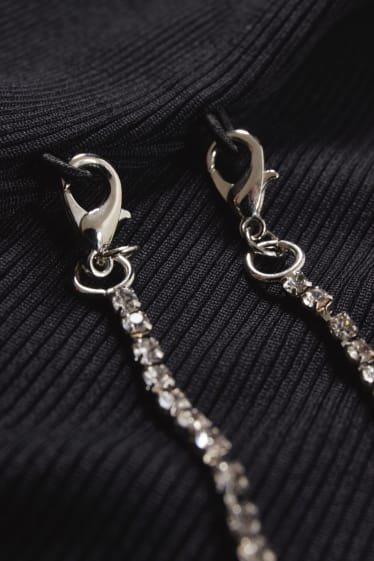 Exclusiu online - CLOCKHOUSE - samarreta crop de màniga llarga amb cadena - negre