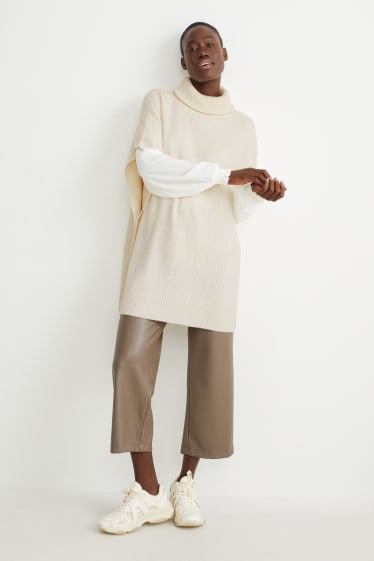 Women - Knitted cashmere blend poncho - cremewhite