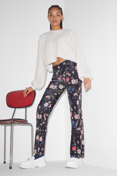 Tylko online - CLOCKHOUSE - aksamitne legginsy - w kwiaty - ciemnoniebieski