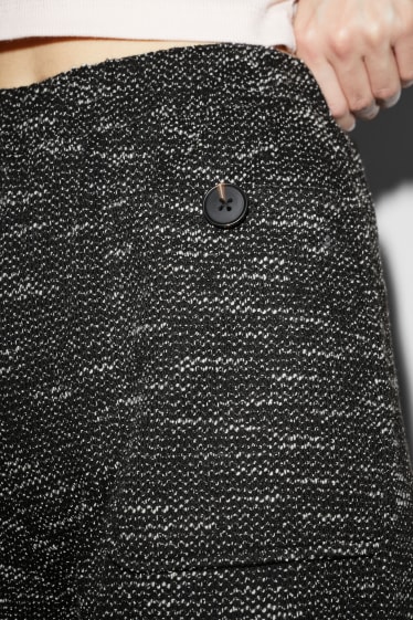Exclusivo online - CLOCKHOUSE - pantalón de punto - loose fit - negro jaspeado