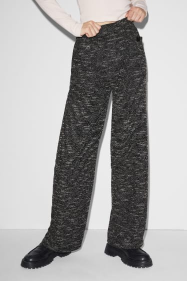 Exkluzivní online - CLOCKHOUSE - žerzejové kalhoty - loose fit - černá-žíhaná