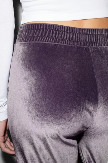 Exclusivo online - CLOCKHOUSE - pantalón de deporte de terciopelo - lila