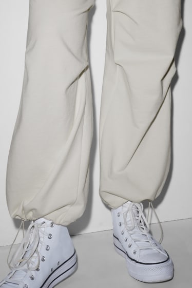 Exclusivo online - CLOCKHOUSE - pantalón de deporte - blanco roto