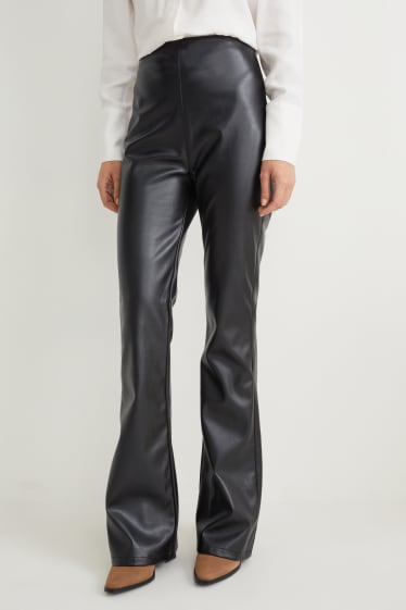 Femmes - Pantalon - high waist - flared - similicuir - noir