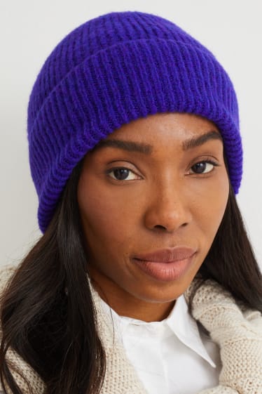 Women - Knitted hat - purple