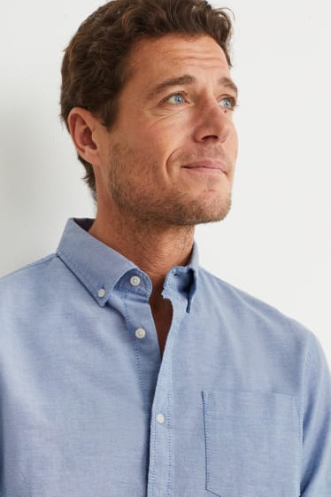 Hombre - Camisa Oxford - regular fit - button down - algodón orgánico - azul claro