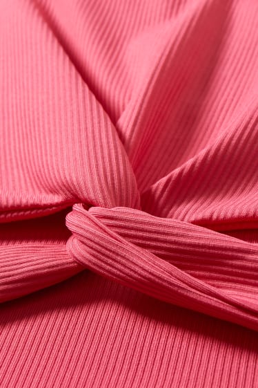 Online exclusive - CLOCKHOUSE - cropped T-shirt - pink