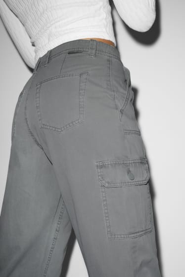 Clockhouse Girls - CLOCKHOUSE - spodnie bojówki - wysoki stan - relaxed fit - jasnozielony