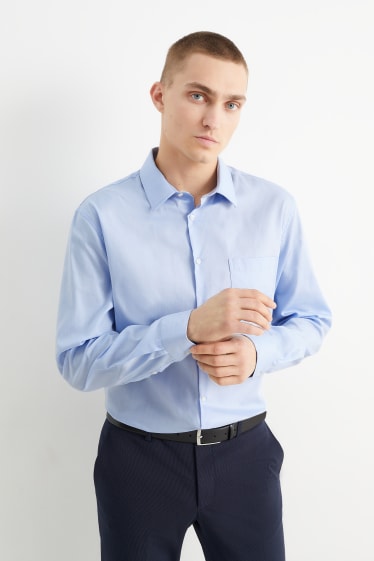 Uomo - Camicia business - regular fit - colletto all’italiana - facile da stirare - azzurro